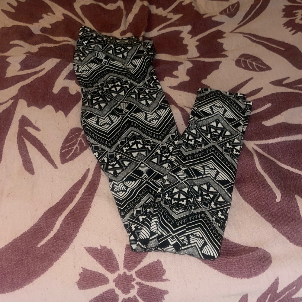 VS PINK Aztec Print Leggings